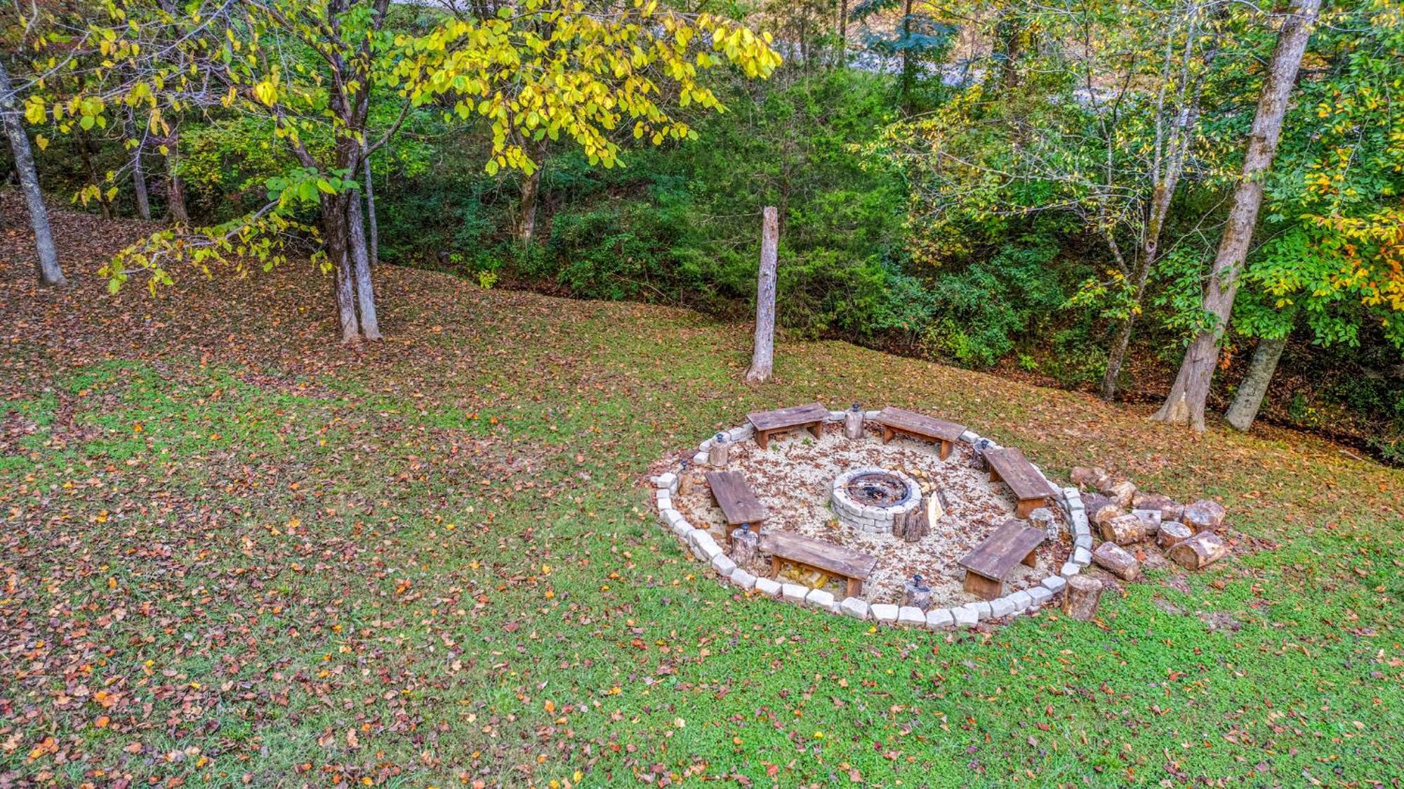 Relaxation Retreat - Pickleball Cabin - Wi-Fi, Fire Pit With Bar, Game Room, Hot Tub, Pool Access - Mins To Pf Sevierville Ngoại thất bức ảnh