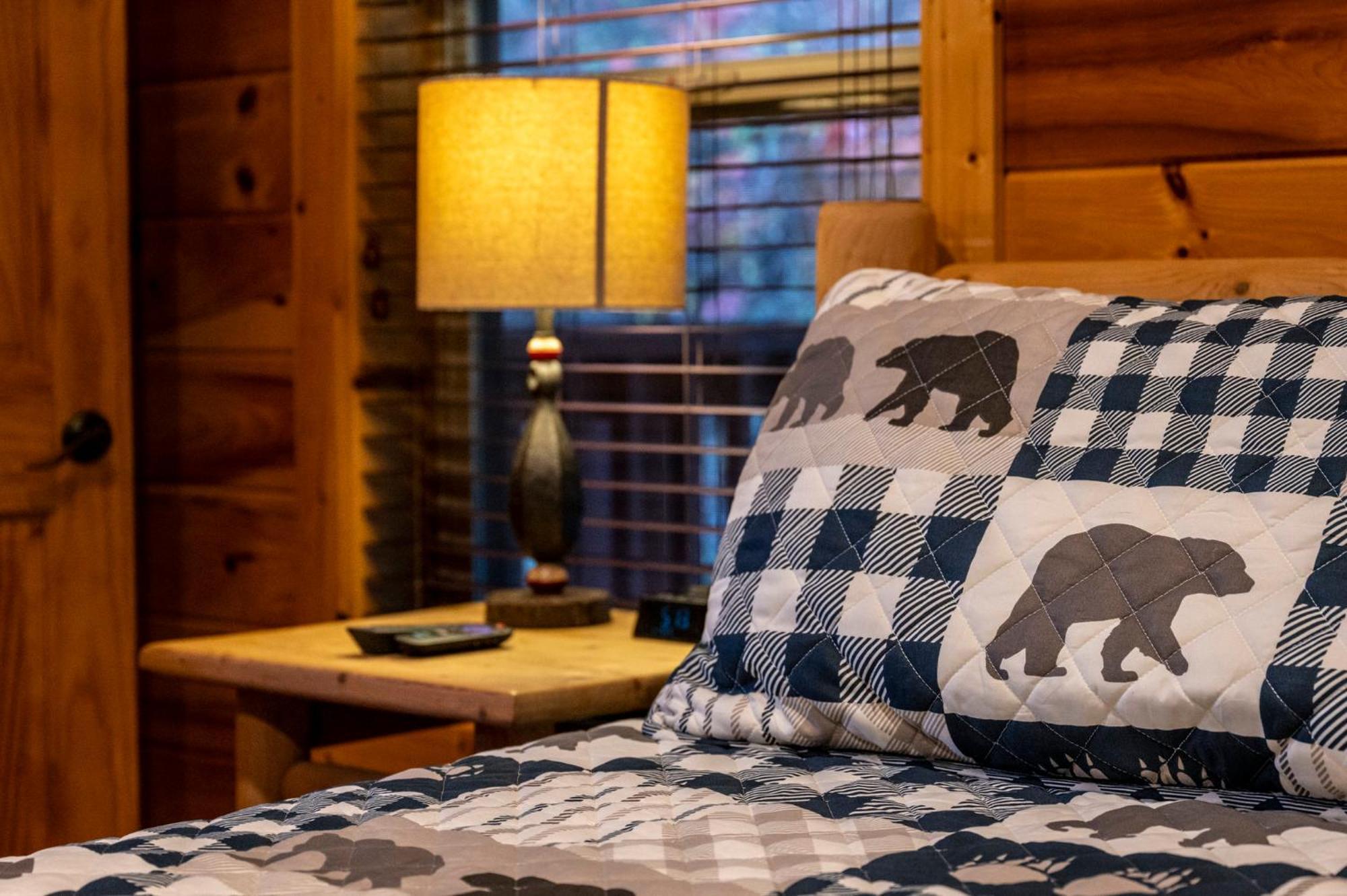 Relaxation Retreat - Pickleball Cabin - Wi-Fi, Fire Pit With Bar, Game Room, Hot Tub, Pool Access - Mins To Pf Sevierville Ngoại thất bức ảnh